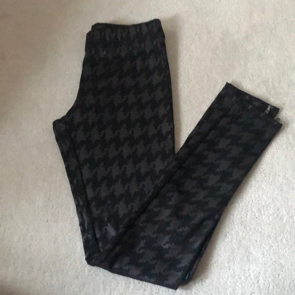 Houndstooth leggings!